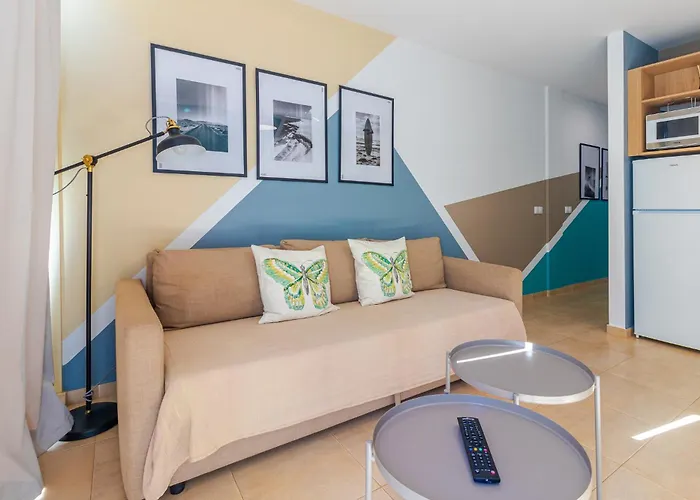 Flatguest Cotillomar شقة *